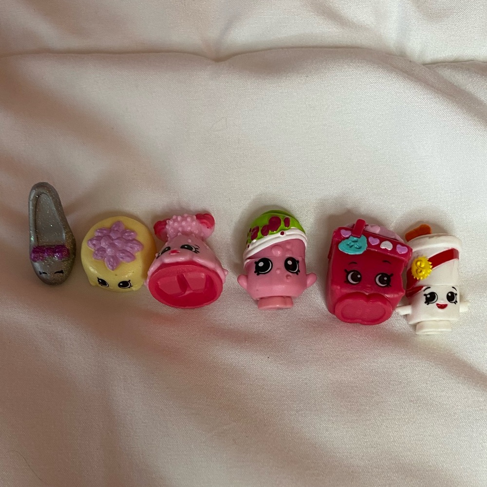 6 piece shopkins bundle mini toys